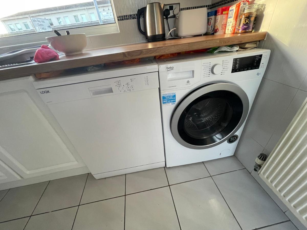 Holiday Home Cardiff City Sleeps 7 Ngoại thất bức ảnh