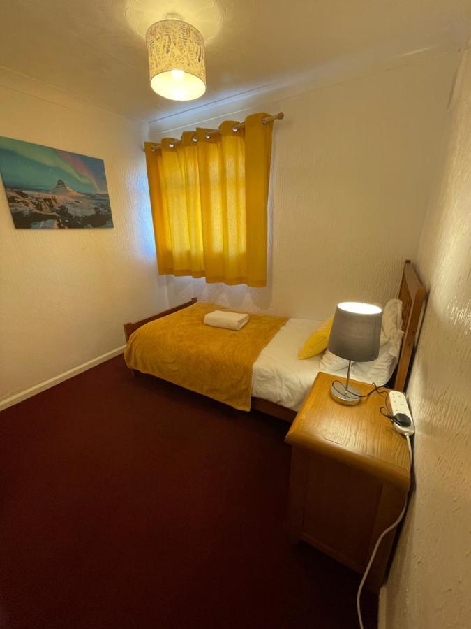 Holiday Home Cardiff City Sleeps 7 Ngoại thất bức ảnh
