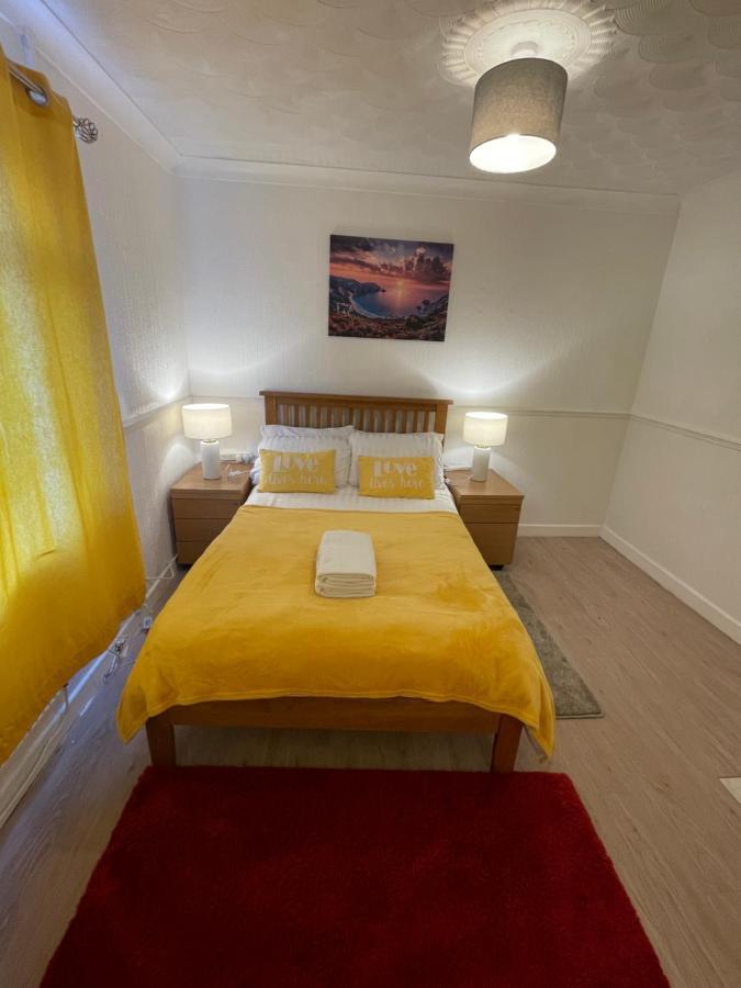 Holiday Home Cardiff City Sleeps 7 Ngoại thất bức ảnh