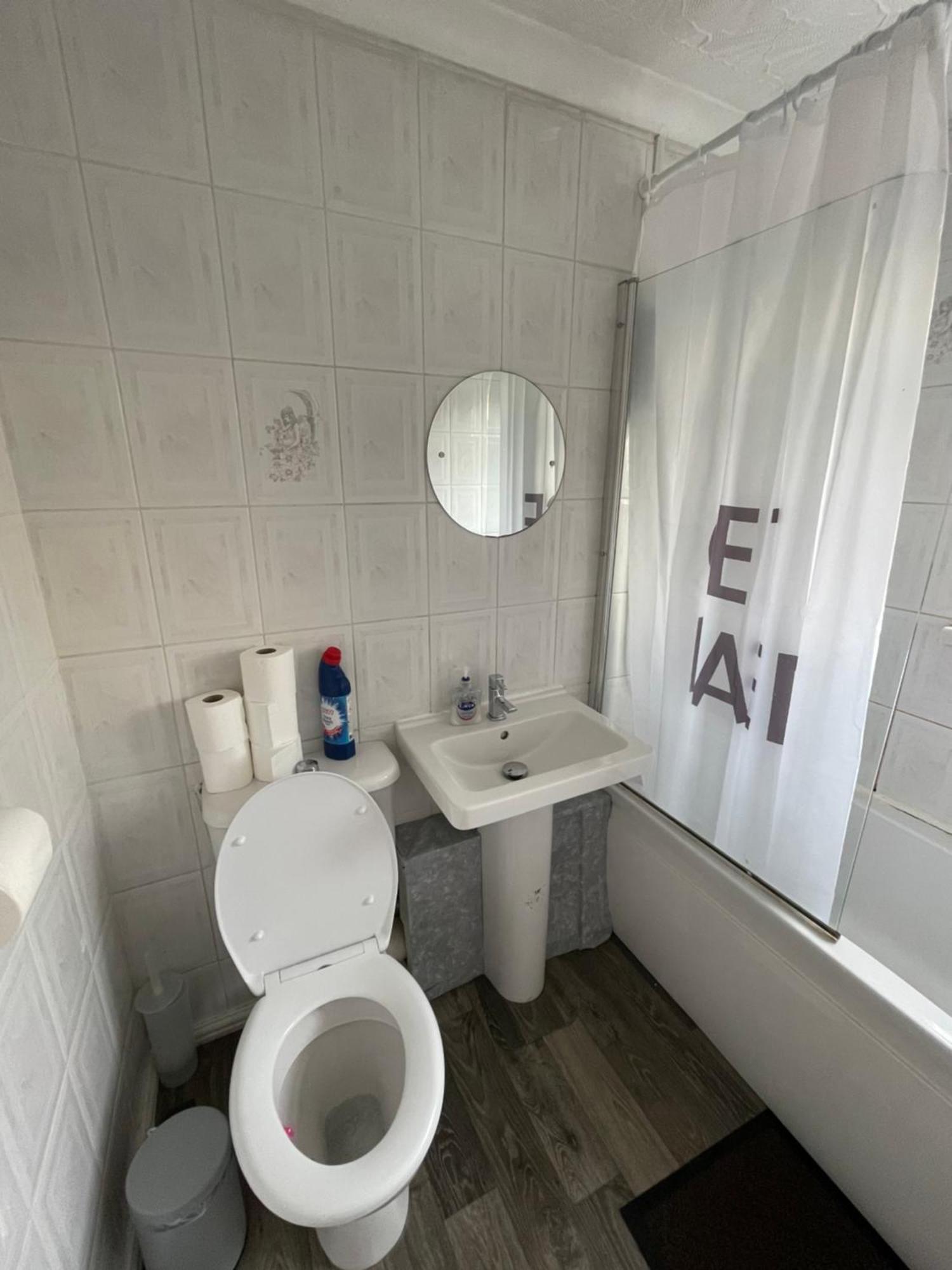 Holiday Home Cardiff City Sleeps 7 Ngoại thất bức ảnh